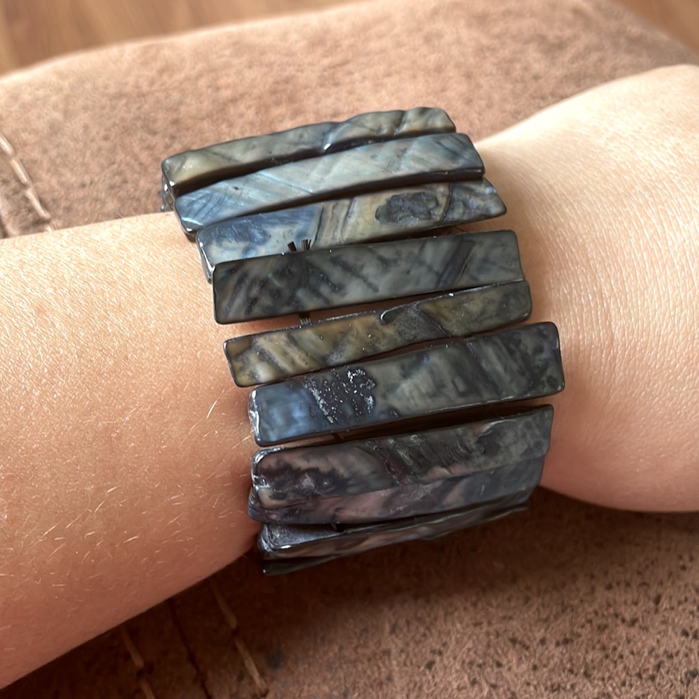Mother of pearl bracelet stretch